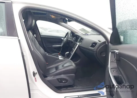 2013 Volvo S60 T5/T5 Platinum/T5 Premier/T5 Premier Plus z USA, uszkodzony, nr VIN YV1612FS8D1213879